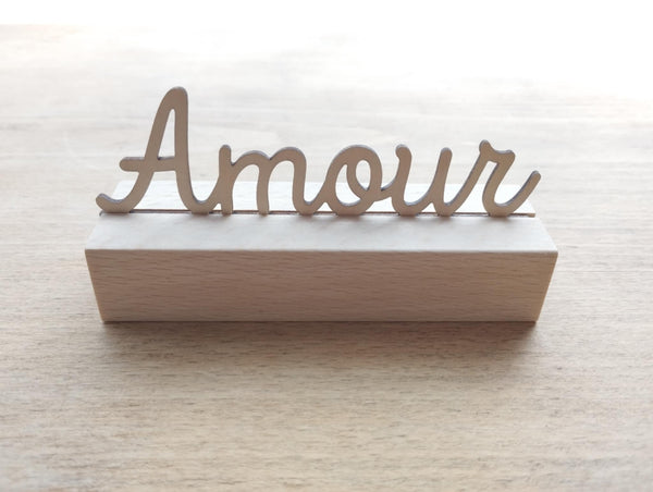 Lettrage "Amour" en bois sur socle en hêtre