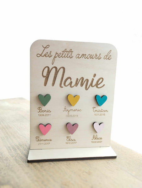 Pancarte "Les petits amours de Mamie" en bois naturel.