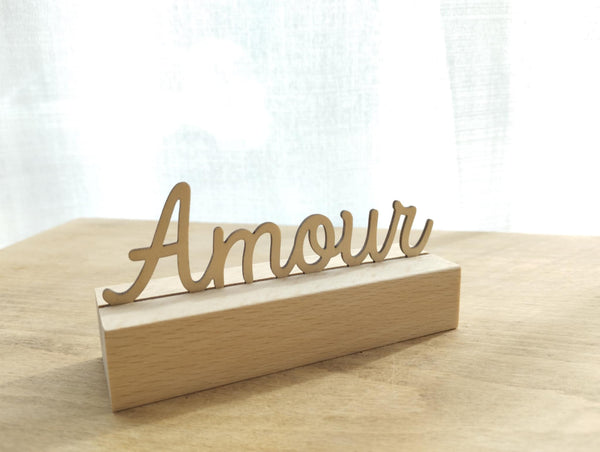 Lettrage "Amour" en bois sur socle en hêtre