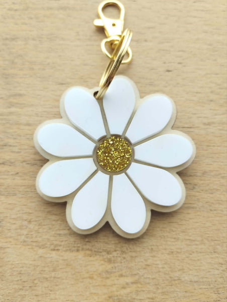 Porte clés Fleur blanche et doré / Fête des mères  / merci maitresse / mamie d'amour/ porte clef fleur personnalisable
