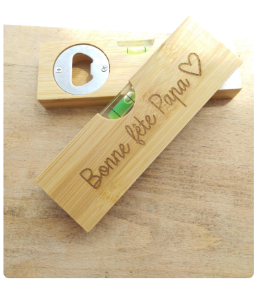 Niveau à bulle et Décapsuleur personnalisé en Bambou, idée cadeau parfaite pour la fête des Pères.