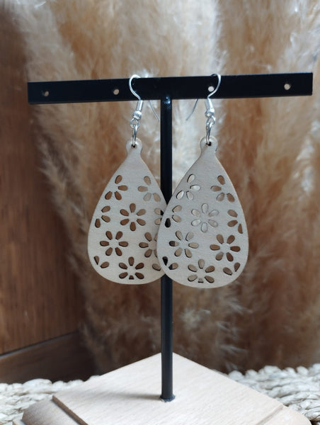 Boucles d'oreilles pendante "Fleurs ajourées en bois" Boucles d'oreilles printanières