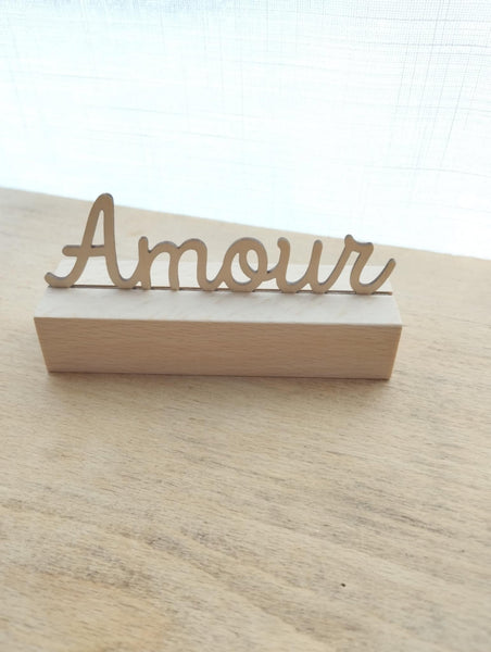 Lettrage "Amour" en bois sur socle en hêtre