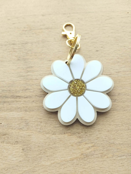 Porte clés Fleur blanche et doré / Fête des mères  / merci maitresse / mamie d'amour/ porte clef fleur personnalisable