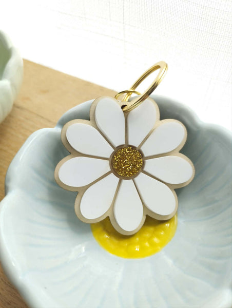 Porte clés Fleur blanche et doré / Fête des mères  / merci maitresse / mamie d'amour/ porte clef fleur personnalisable
