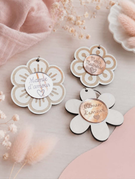 Porte clés Fleur / Fête des mères / merci maitresse / mamie d'amour/ porte clef fleur personnalisable